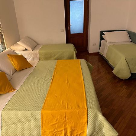 Two Rooms Chiaia 37 Napoli Eksteriør billede