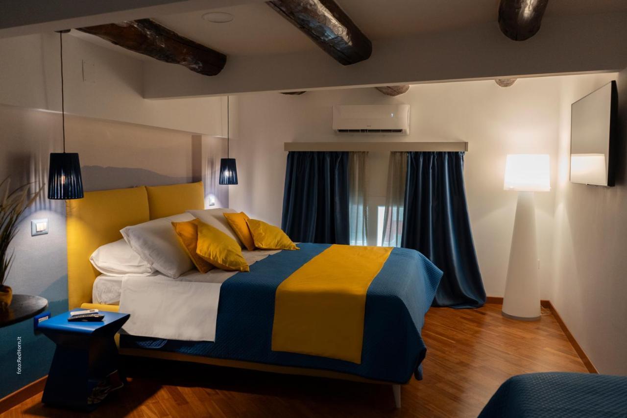 Two Rooms Chiaia 37 Napoli Eksteriør billede