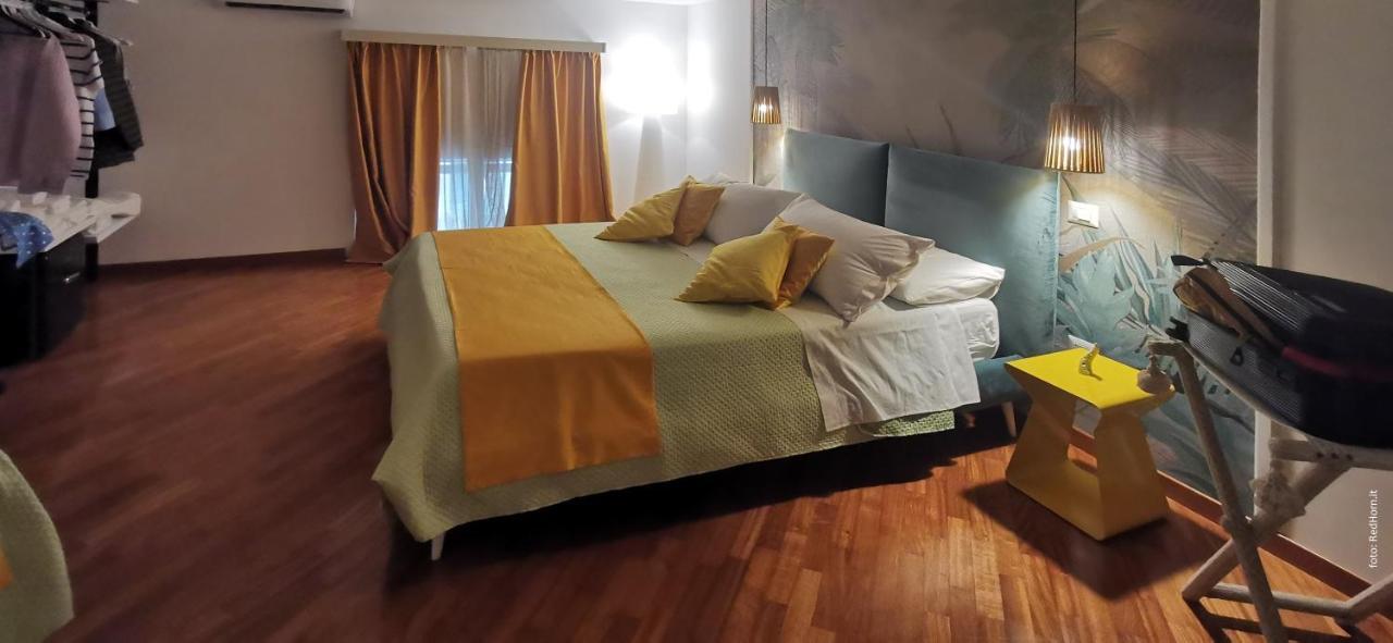 Two Rooms Chiaia 37 Napoli Eksteriør billede