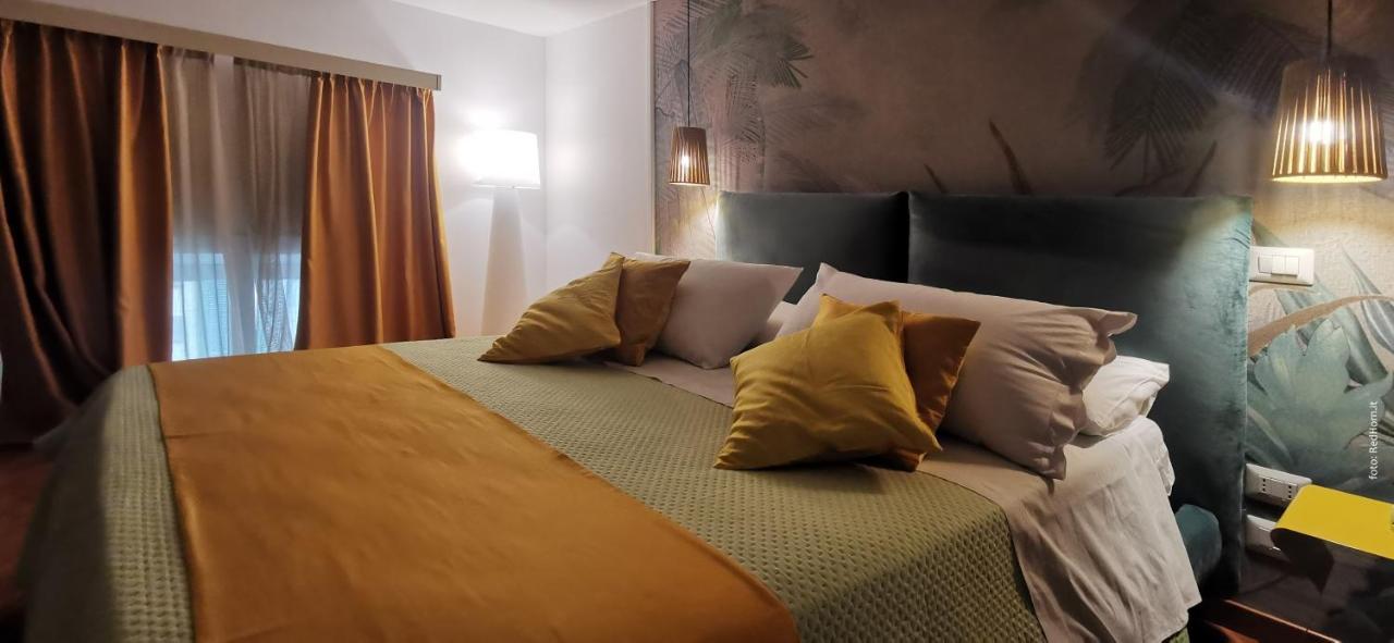 Two Rooms Chiaia 37 Napoli Eksteriør billede
