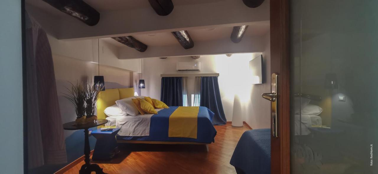Two Rooms Chiaia 37 Napoli Eksteriør billede