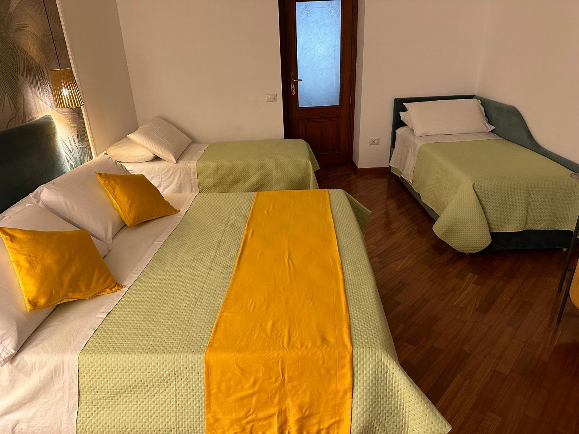 Two Rooms Chiaia 37 Napoli Eksteriør billede